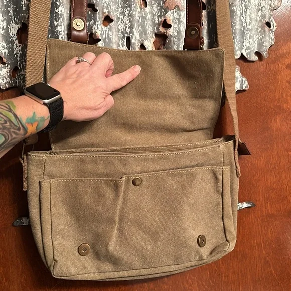 Tan canvas messenger bag - Picture 3 of 7